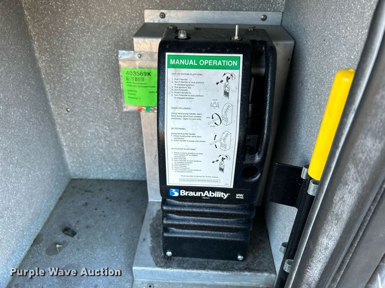 image for item KH9576 2007 GMC C7500 medical scanner truck