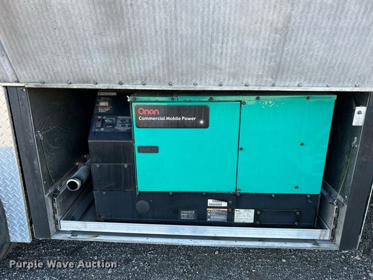 image for item KH9576 2007 GMC C7500 medical scanner truck