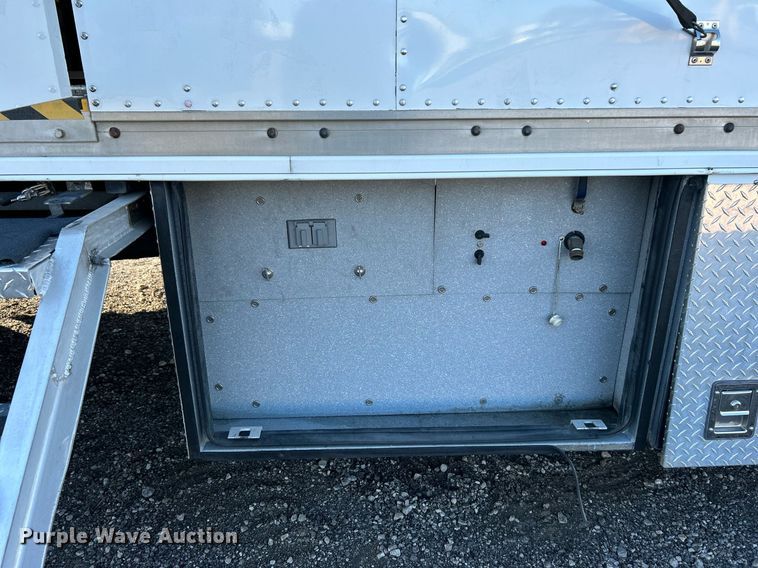 image for item KH9576 2007 GMC C7500 medical scanner truck