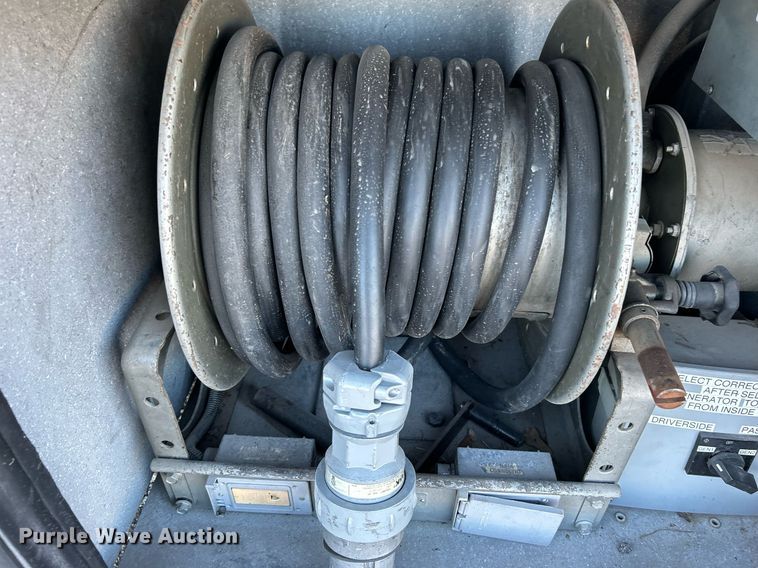 image for item KH9576 2007 GMC C7500 medical scanner truck