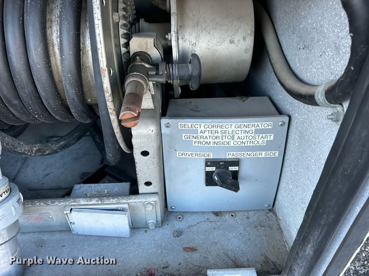 image for item KH9576 2007 GMC C7500 medical scanner truck