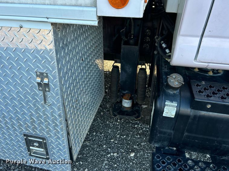 image for item KH9576 2007 GMC C7500 medical scanner truck