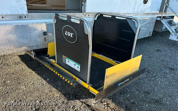 image for item KH9576 2007 GMC C7500 medical scanner truck