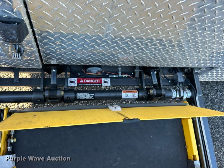 image for item KH9576 2007 GMC C7500 medical scanner truck