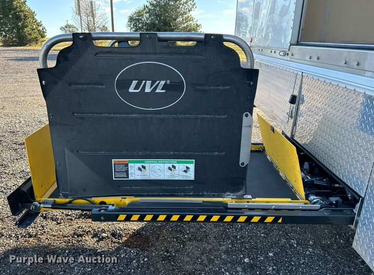 image for item KH9576 2007 GMC C7500 medical scanner truck