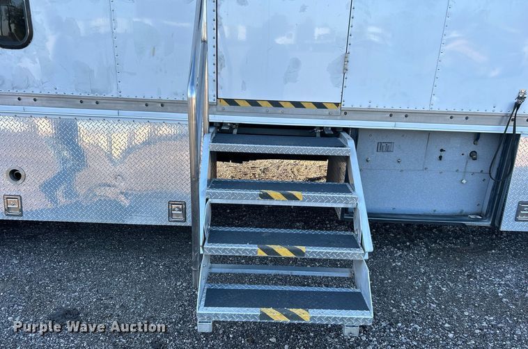 image for item KH9576 2007 GMC C7500 medical scanner truck