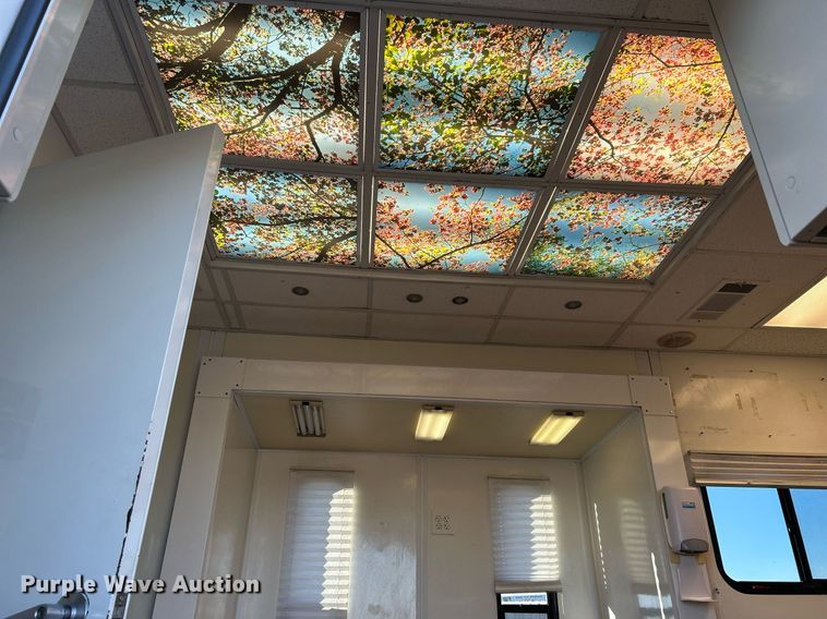 image for item KH9576 2007 GMC C7500 medical scanner truck