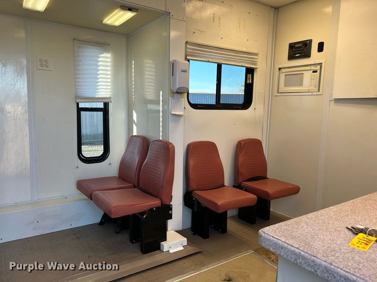 image for item KH9576 2007 GMC C7500 medical scanner truck