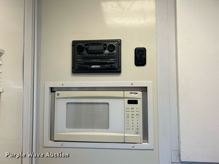 image for item KH9576 2007 GMC C7500 medical scanner truck