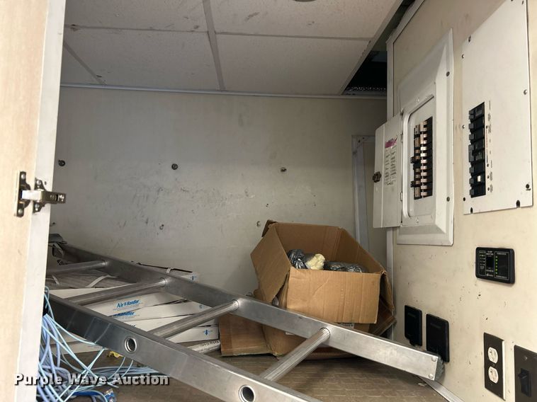 image for item KH9576 2007 GMC C7500 medical scanner truck