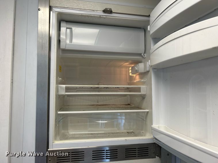 image for item KH9576 2007 GMC C7500 medical scanner truck