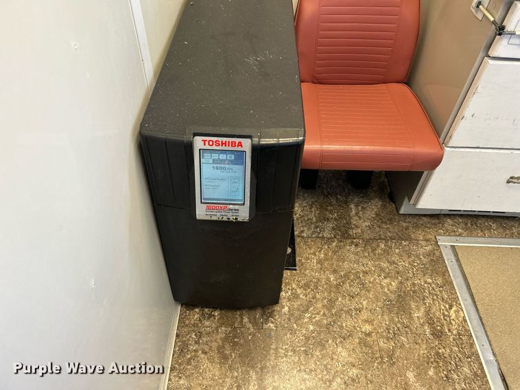 image for item KH9576 2007 GMC C7500 medical scanner truck