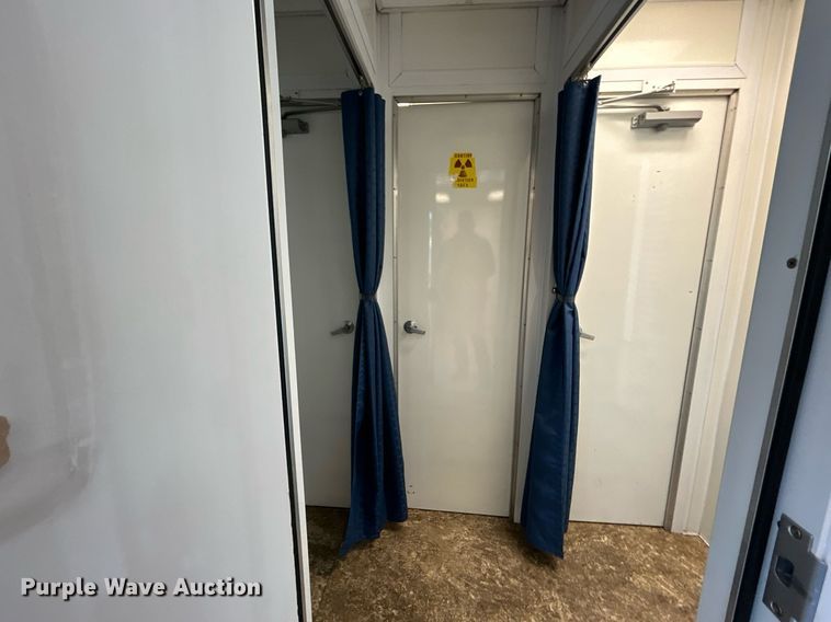 image for item KH9576 2007 GMC C7500 medical scanner truck