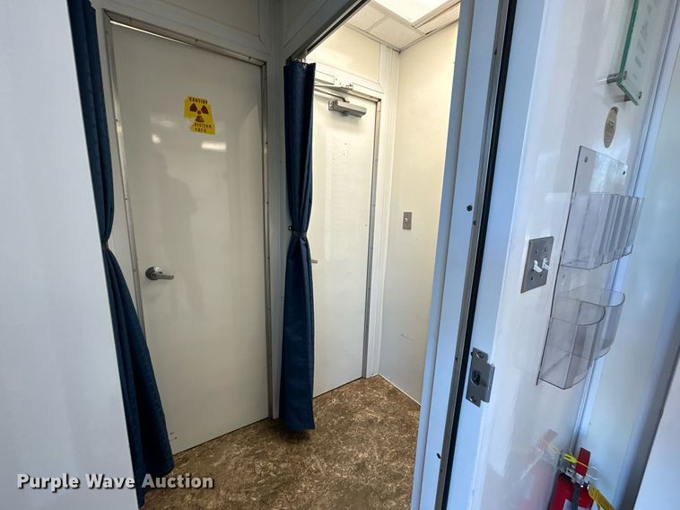 image for item KH9576 2007 GMC C7500 medical scanner truck