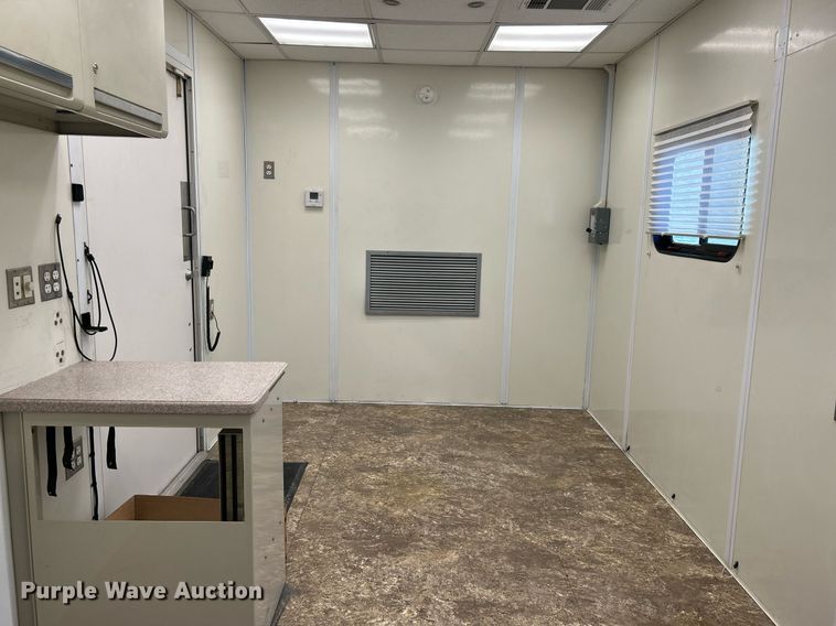 image for item KH9576 2007 GMC C7500 medical scanner truck