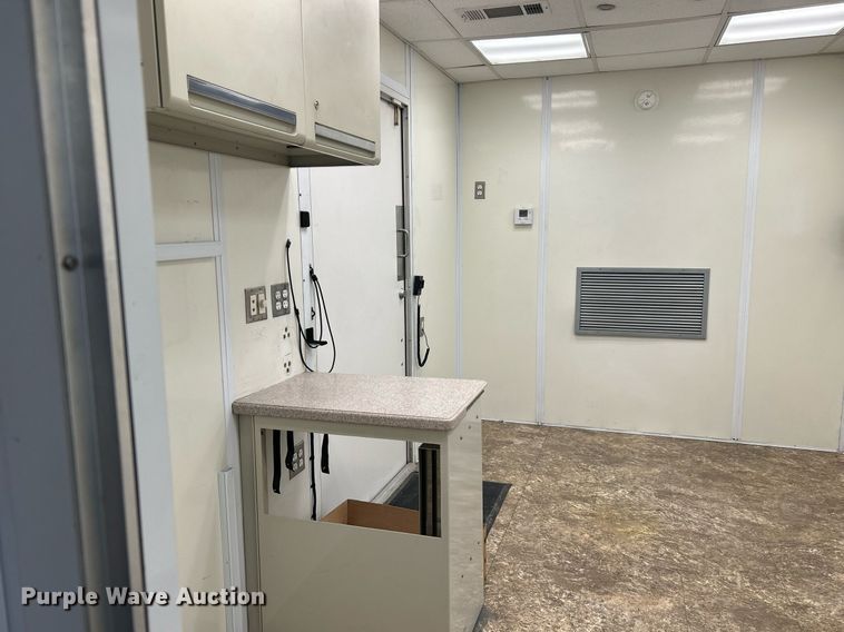 image for item KH9576 2007 GMC C7500 medical scanner truck