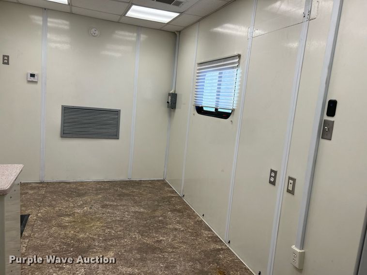 image for item KH9576 2007 GMC C7500 medical scanner truck