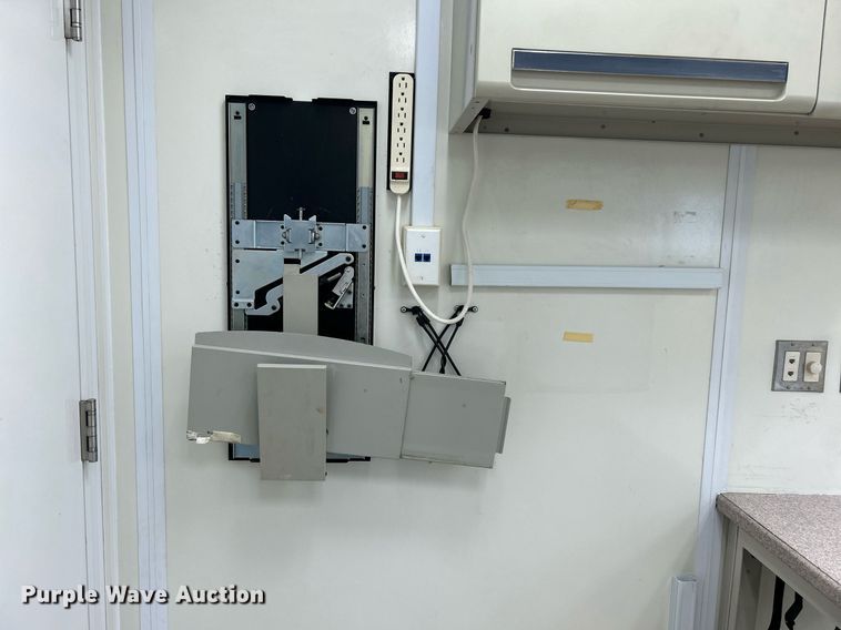 image for item KH9576 2007 GMC C7500 medical scanner truck