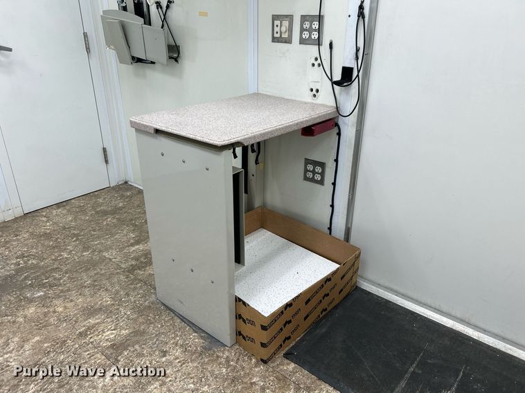 image for item KH9576 2007 GMC C7500 medical scanner truck