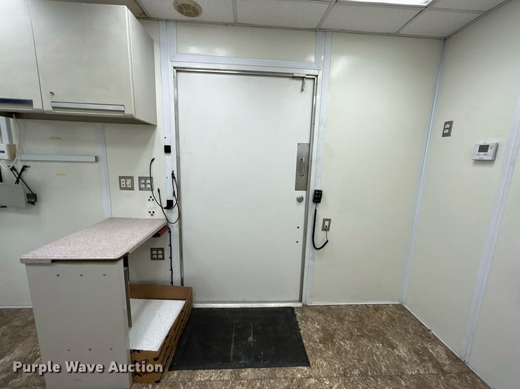 image for item KH9576 2007 GMC C7500 medical scanner truck