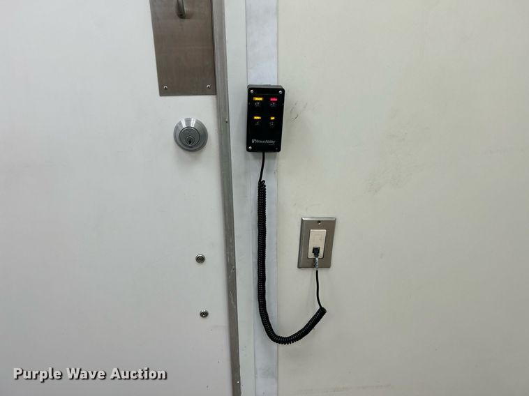 image for item KH9576 2007 GMC C7500 medical scanner truck