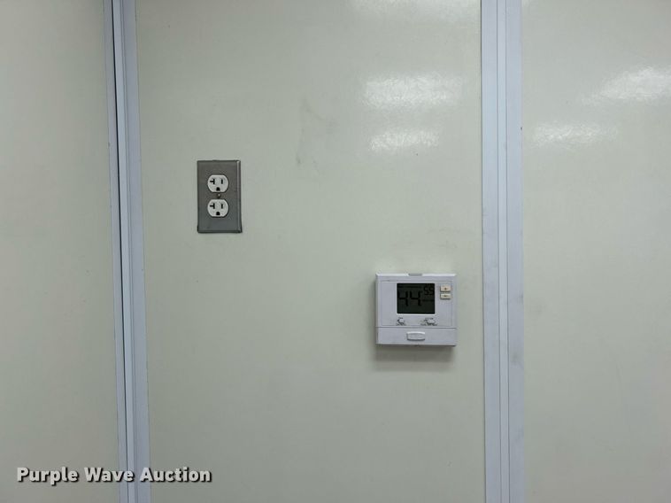 image for item KH9576 2007 GMC C7500 medical scanner truck