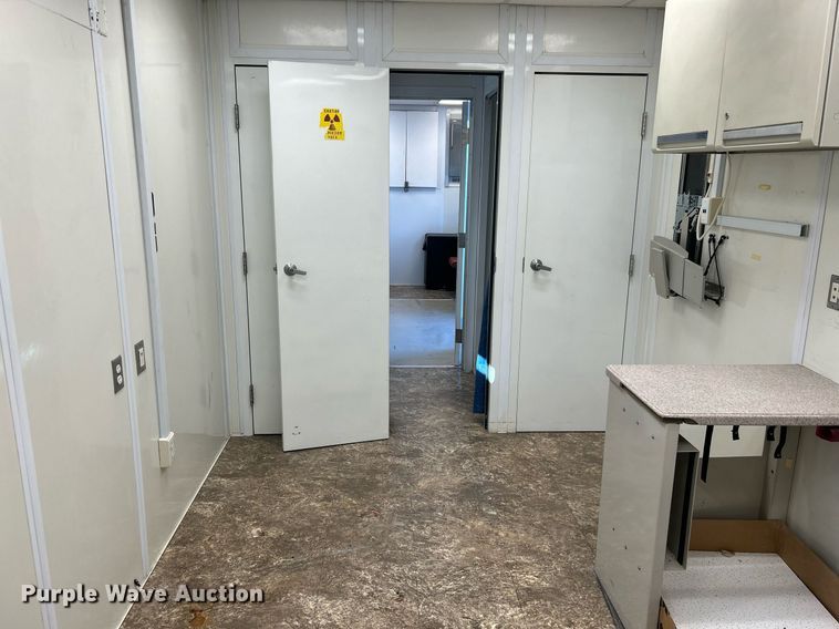 image for item KH9576 2007 GMC C7500 medical scanner truck