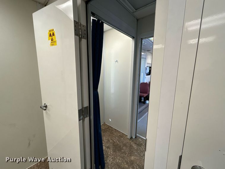 image for item KH9576 2007 GMC C7500 medical scanner truck