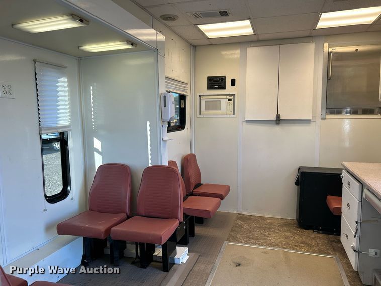 image for item KH9576 2007 GMC C7500 medical scanner truck