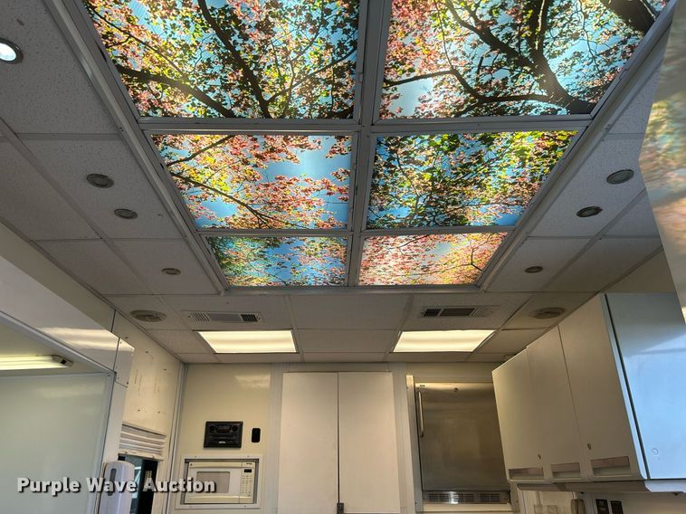 image for item KH9576 2007 GMC C7500 medical scanner truck