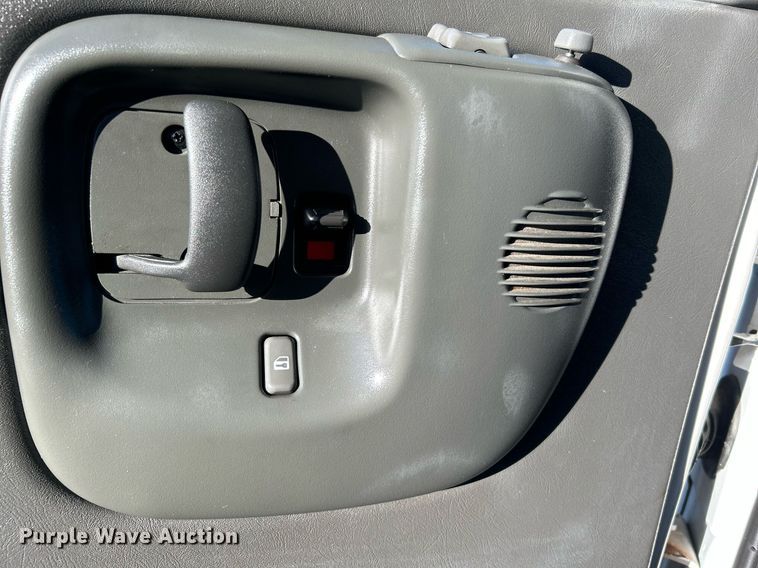 image for item KH9576 2007 GMC C7500 medical scanner truck