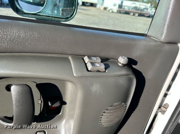 image for item KH9576 2007 GMC C7500 medical scanner truck