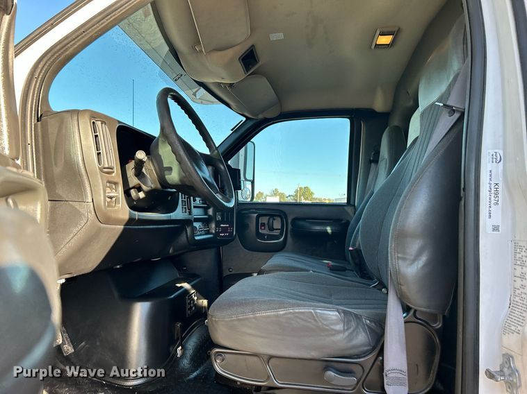 image for item KH9576 2007 GMC C7500 medical scanner truck