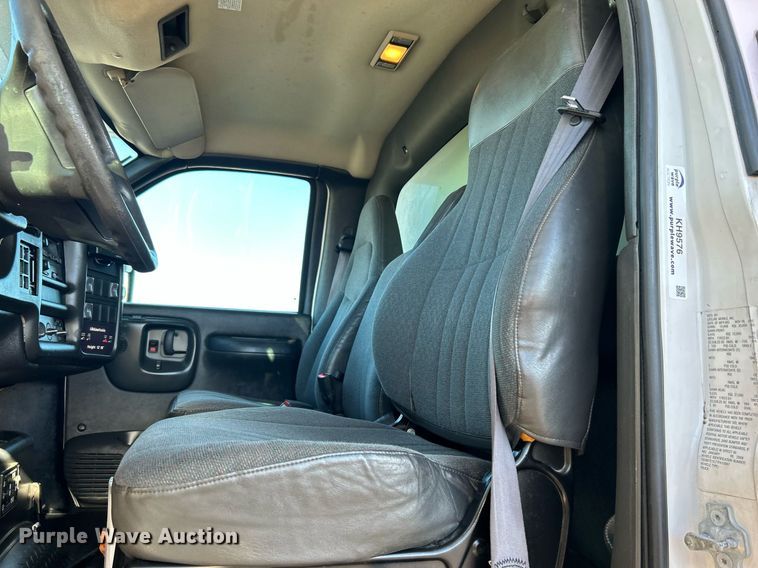 image for item KH9576 2007 GMC C7500 medical scanner truck