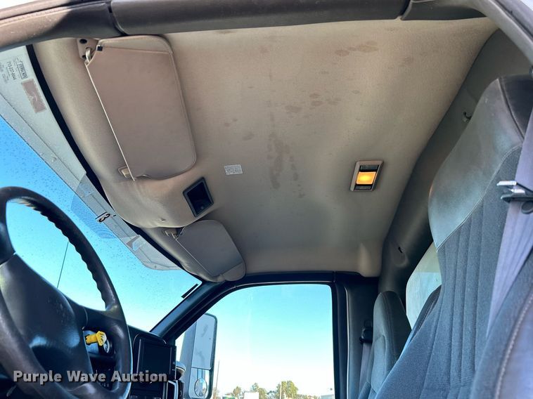 image for item KH9576 2007 GMC C7500 medical scanner truck