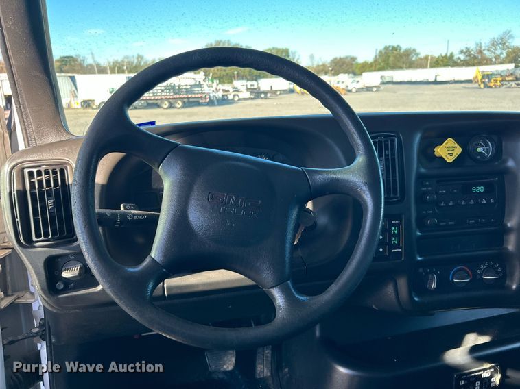 image for item KH9576 2007 GMC C7500 medical scanner truck