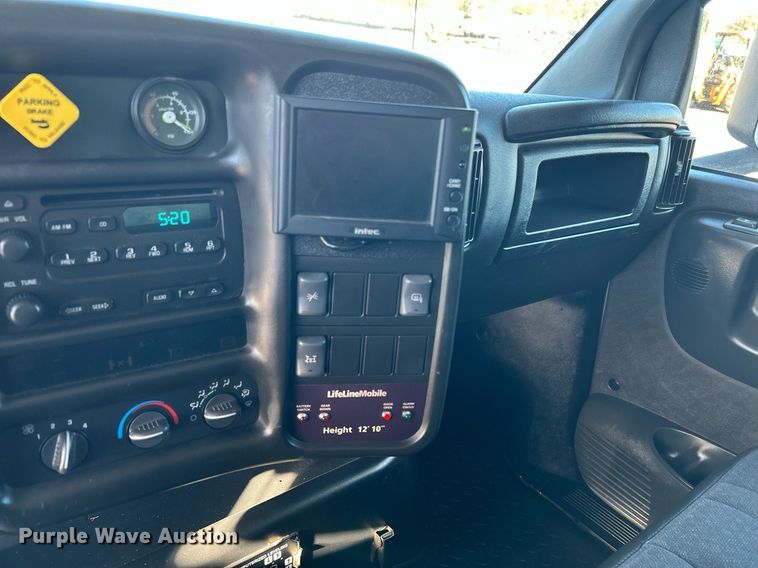 image for item KH9576 2007 GMC C7500 medical scanner truck