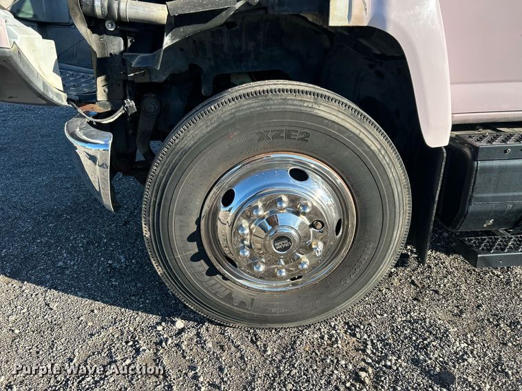 image for item KH9576 2007 GMC C7500 medical scanner truck