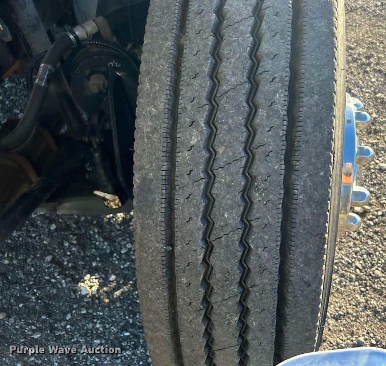 image for item KH9576 2007 GMC C7500 medical scanner truck