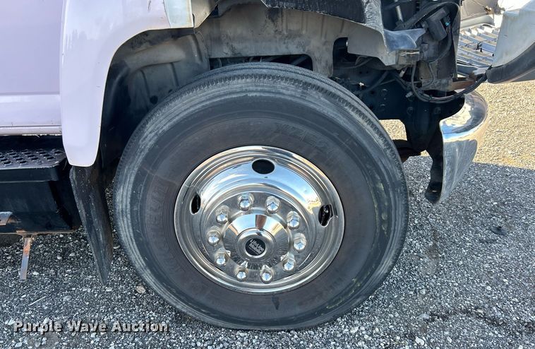 image for item KH9576 2007 GMC C7500 medical scanner truck