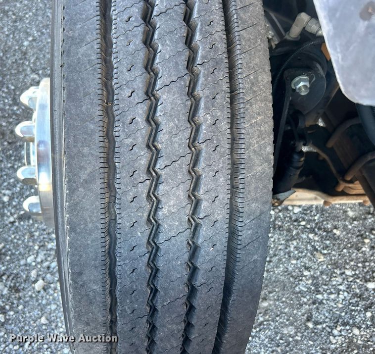 image for item KH9576 2007 GMC C7500 medical scanner truck