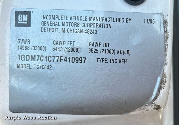 image for item KH9576 2007 GMC C7500 medical scanner truck