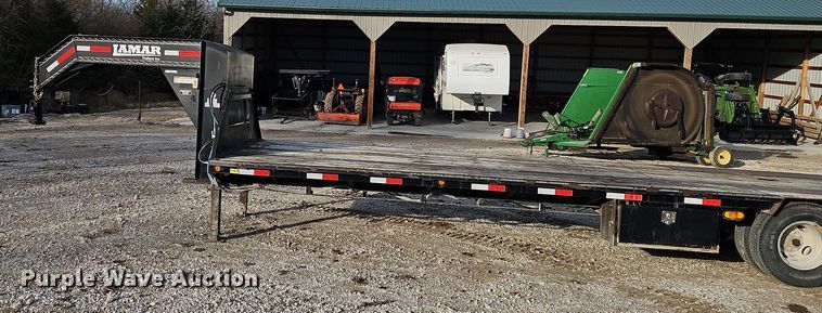 image for item LB9664 2014 Lamar GN3220 equipment trailer