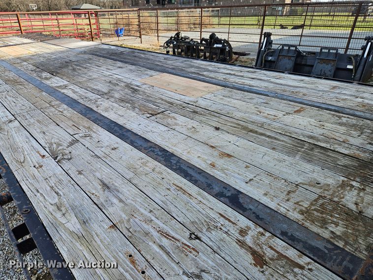 image for item LB9664 2014 Lamar GN3220 equipment trailer