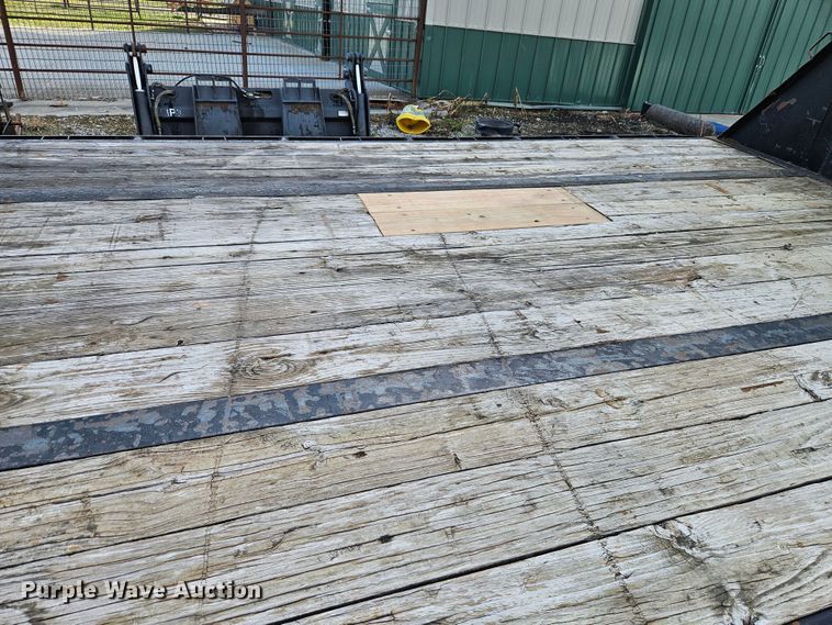 image for item LB9664 2014 Lamar GN3220 equipment trailer