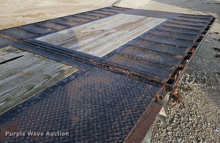 image for item LB9664 2014 Lamar GN3220 equipment trailer