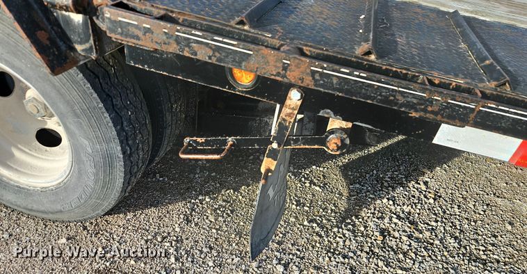 image for item LB9664 2014 Lamar GN3220 equipment trailer