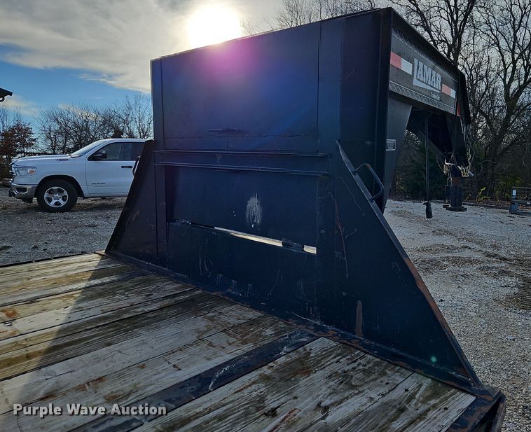 image for item LB9664 2014 Lamar GN3220 equipment trailer