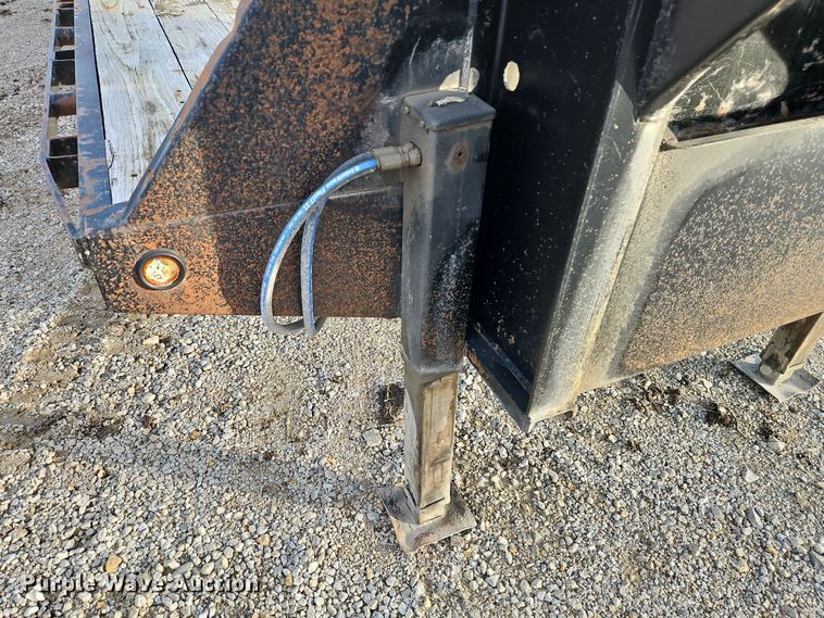 image for item LB9664 2014 Lamar GN3220 equipment trailer