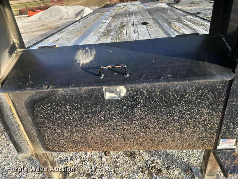 image for item LB9664 2014 Lamar GN3220 equipment trailer